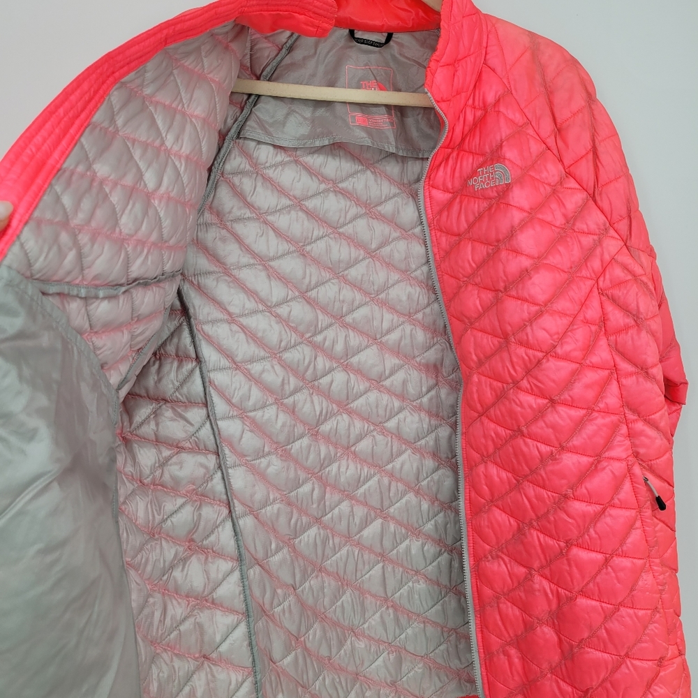 The North Face Pink Puffer Jacket - Picture 3 of 6